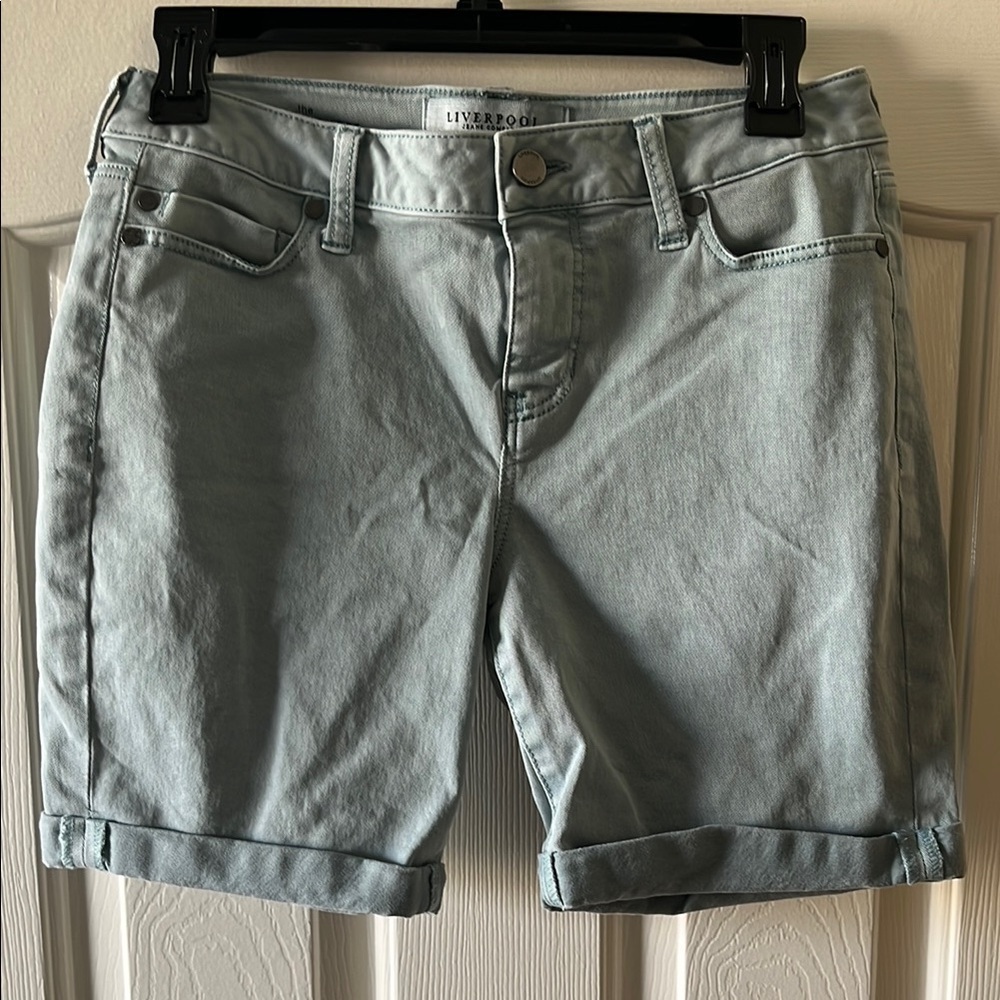 Liverpool jeans company EUC the Walking Short light teal color size 4/27